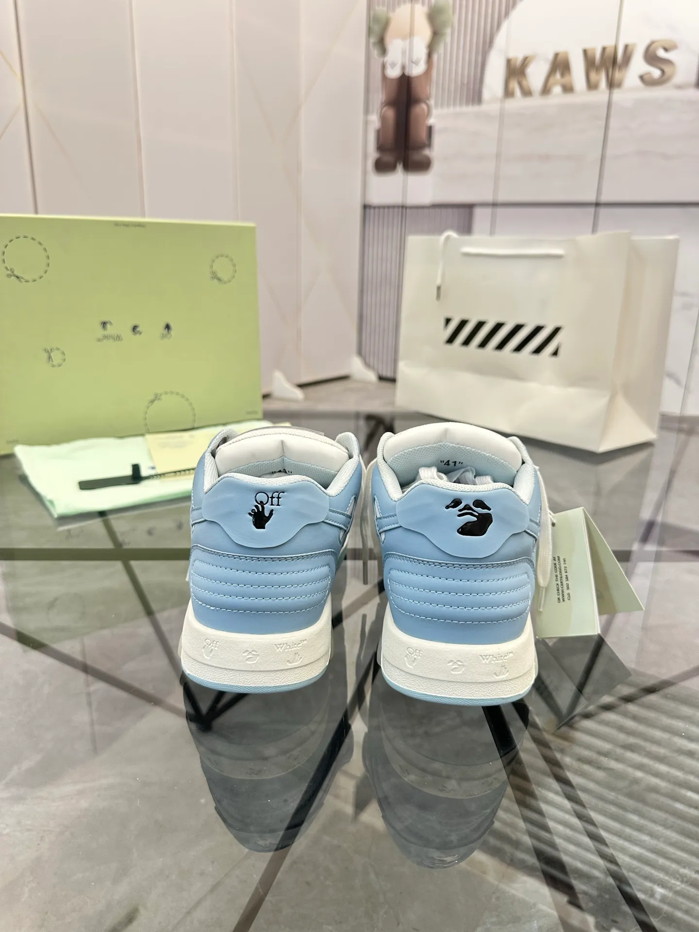 Selling men's shoes 💰: 💰P560¥ High-end top quality (leather buckle plus 10) Product trademark: OFF WHITE * "OFF WHITE*" low-top casual shoes Regular size: 35-45 (can be customized to 46) Couple style Product material: imported first-layer cowhide leather upper, breathable lining, original outsole. No.: H203